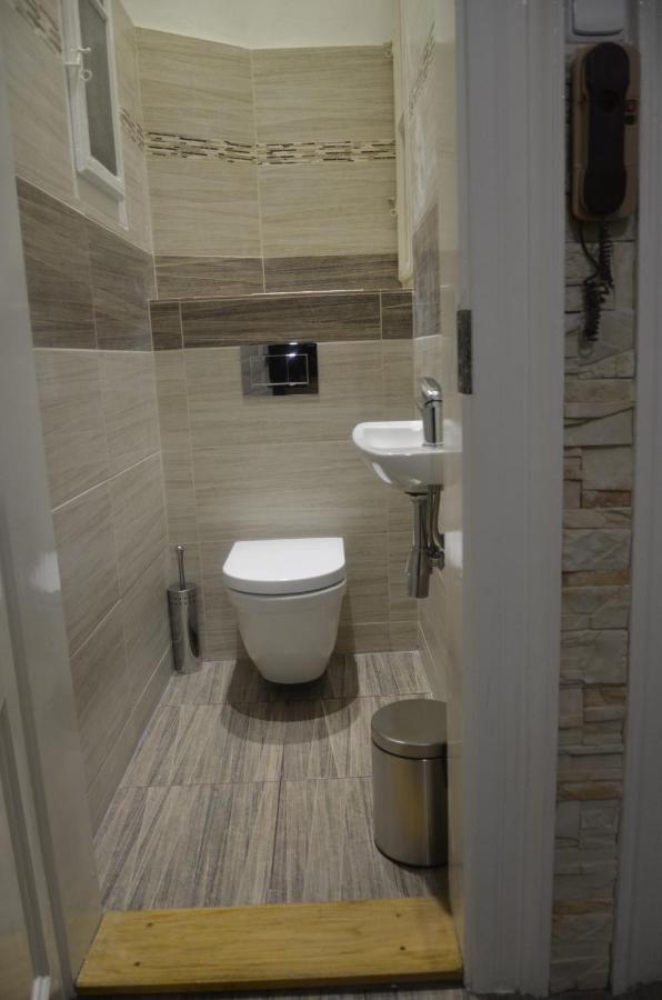 Apartment In The Heart Of Praag Buitenkant foto
