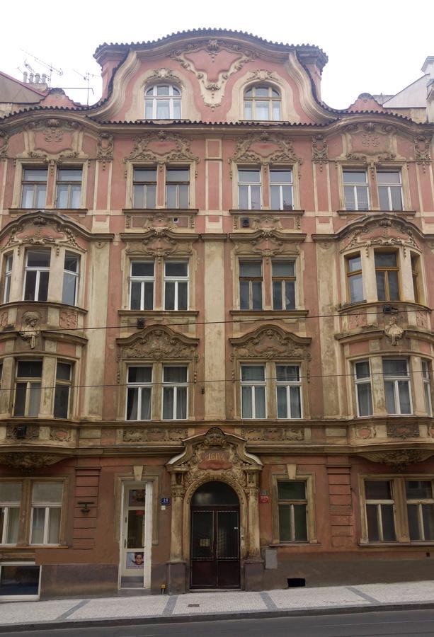 Apartment In The Heart Of Praag Buitenkant foto